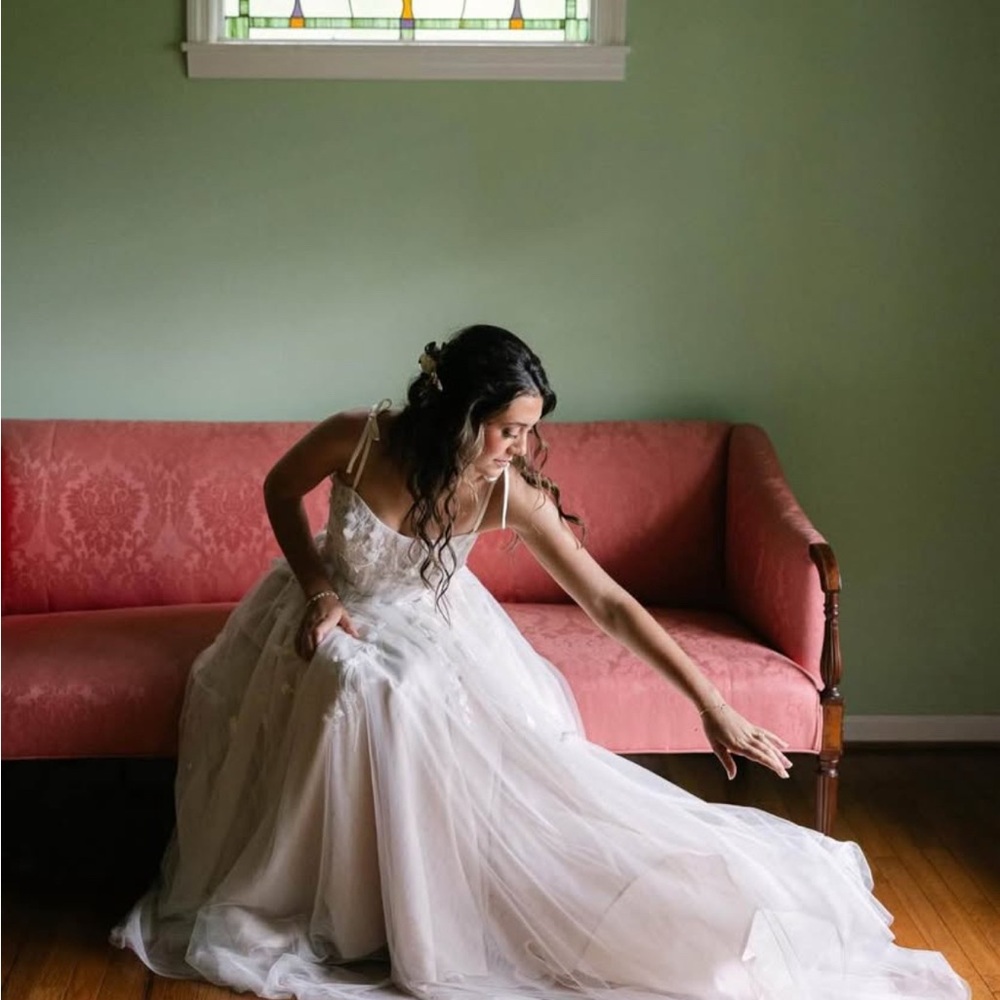 Elegant White Wedding Dress brand new never worn - Picture 1 of 5